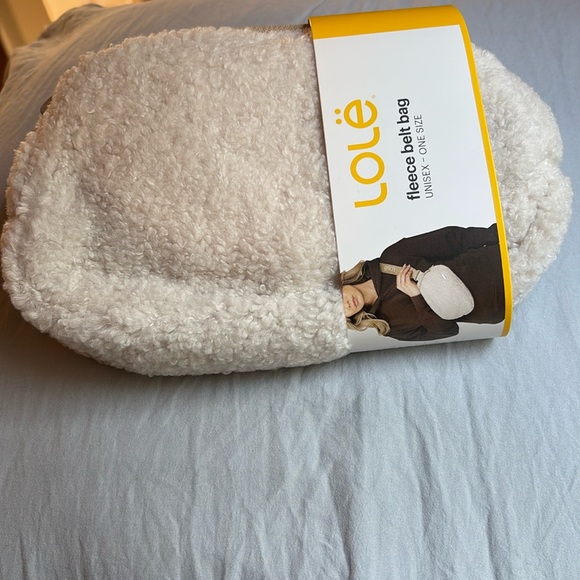 Lole Beige Fleece Belt Bag - NWT shoulder bag - Picture 2 of 9